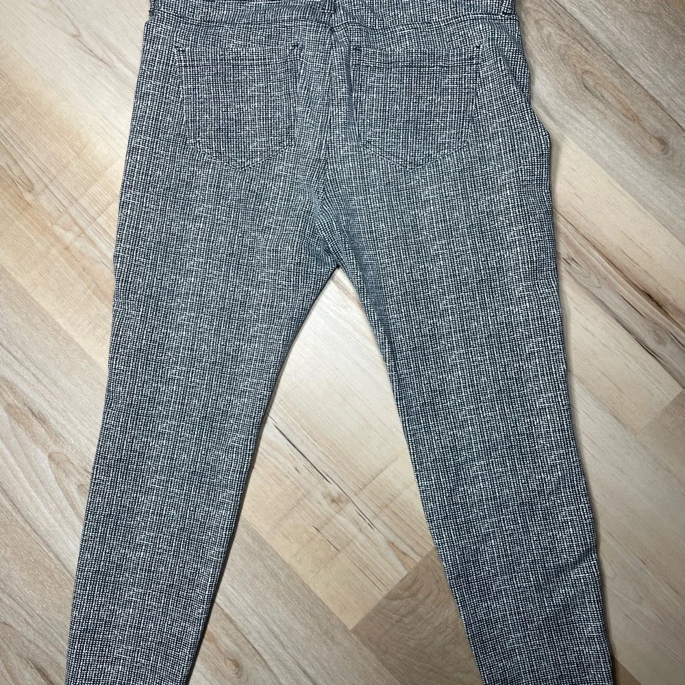 Liverpool Petite 8/29 Black White‎ Textured Skinny Pants Career Stretch